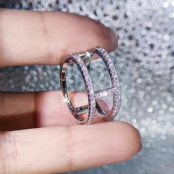 Huitan Egyszerű, Elegáns Női Gyűrű Esküvői Szertartás Fél Káprázatos CZ Női Ujj-gyűrűk Tökéletes Ajándék Divatos Ékszerek